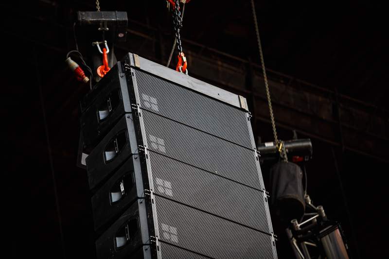 Oft werden Line-Array-Systeme auf größeren Konzerten eingesetzt.(Foto: Shutterstock)