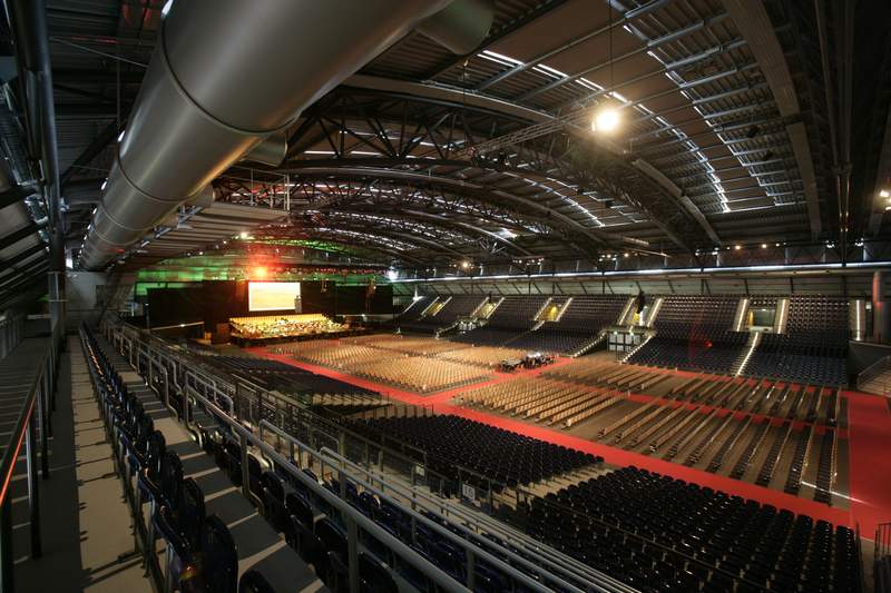 Die Halle der Arena Leipzig in bestuhlter Variante. Dieser Service ist vor allem bei Tagungen beliebt.