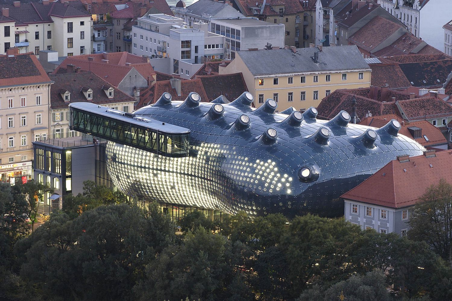 Das Kunsthaus Graz gilt als architektonisches Wahrzeichen der Stadt Graz. (Foto: Kunsthaus Graz, Schlossbergblick)